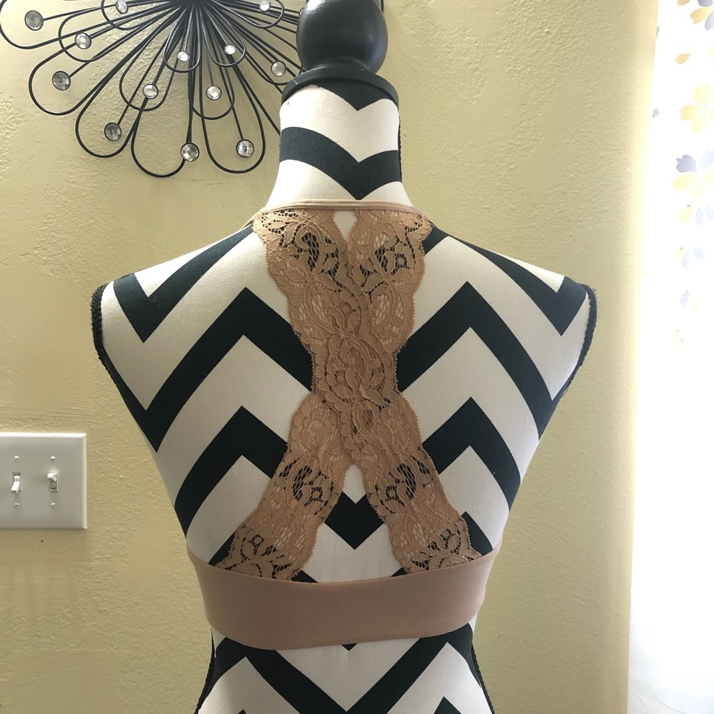 Victoria’s Secret front clasp lace crisscross 34C